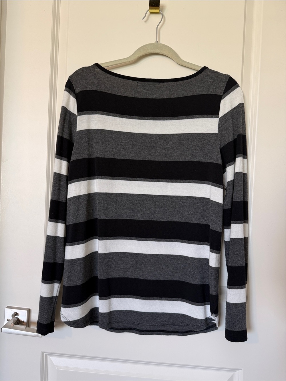 Liz Claiborne Black, Gray & Cream Striped Scoop Neck Tunic Sweater, Large - Picture 4 of 9
